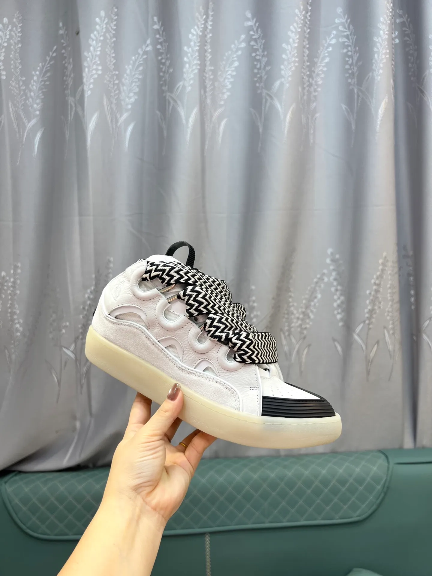 Men's men's shoes💰780 [LANVIN] Latest lace-up fashionable casual sneakers for couples High-quality CLAY couple series‼ ️ The latest trendy products of the season 🌈Many bloggers have planted grass and purchased the original open-mold customization. The upper and outsole are sewn with mark threads without edge sealing. Multiple material splicing combination design. Very versatile for fashionable and casual wear. Comfortable on the feet. Recommended for self-retention (upper cowhide + cow suede + breathable mesh) inner foot pad cowhide exclusive original open-mold clear logo rubber outsole ⚠️36-44 yards (45 custom-made)